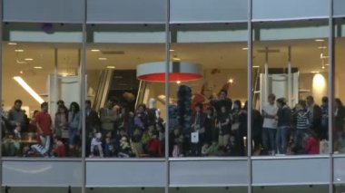 Çin yeni yılı geçit töreni seyirci