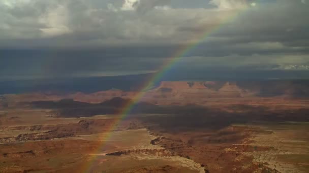 Canyon landar rainbow — Stockvideo