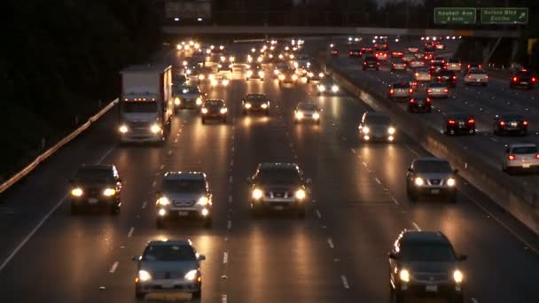 Foco de rack del tráfico urbano Tiempo de caducidad — Vídeos de Stock