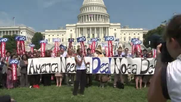 Washingtoner Demonstranten vor dem Kapitol — Stockvideo