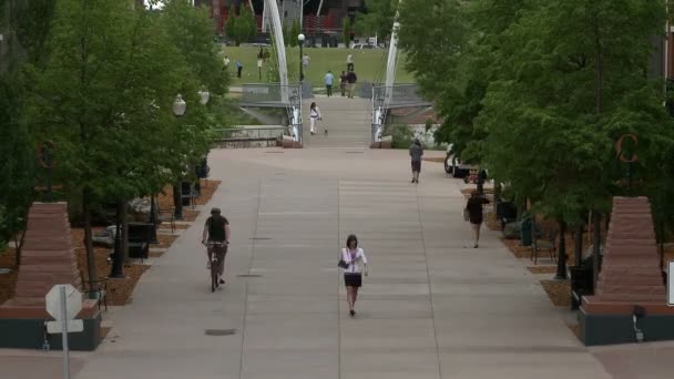 Excercise, Passerelle piétonne — Video