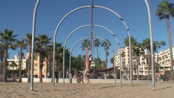 Venice Beach Gymnast — Stock Video