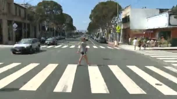 Tijdspanne van het rijden in santa monica ca - dak gemonteerd camera — Stockvideo