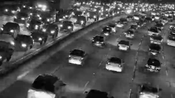 Circulation sur l'autoroute occupée la nuit - Time lapse — Video