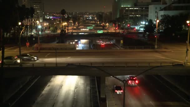 Los angeles traffic's nachts — Stockvideo