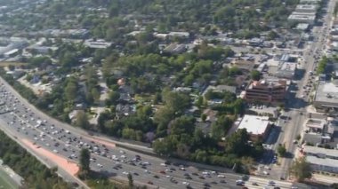 los angeles Otoban varoşlarda California havadan görünümü