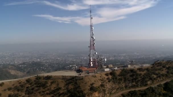 Radyo ve telekomünikasyon kule havadan — Stok video