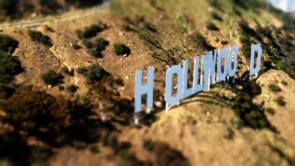 Luchtfoto van het hollywood teken — Stockvideo