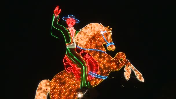 Neon znak kowboj w las vegas — Wideo stockowe