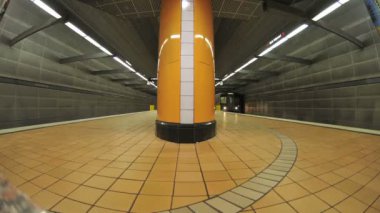 chicas compras bolsas de viaje