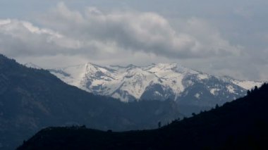 Dağlar ve Bulutlar