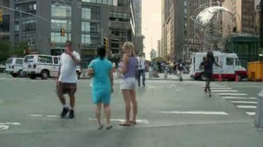 meşgul nyc yaya geçidi - zaman atlamalı