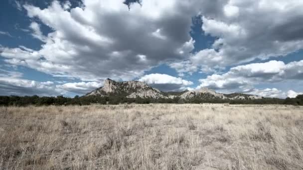 Temps écoulé entre la montagne et les nuages — Video