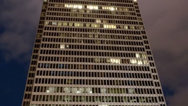 Budynek w nocy upływ czasu — Wideo stockowe