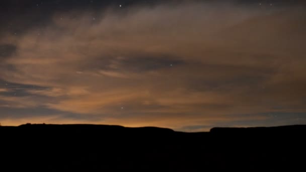 沙漠岩石和飞机在晚上 — 图库视频影像