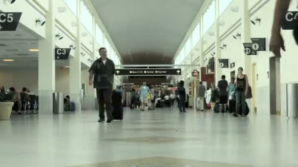 Forgalmas nemzetközi repülőtér — Stock videók