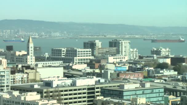 Tijdspanne van stad en boten in de baai van san francisco — Stockvideo