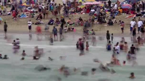Time Lapse of Crowded Beach — Stock Video