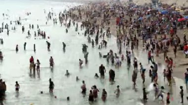 zaman atlamalı kalabalık Beach