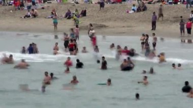 zaman atlamalı kalabalık Beach