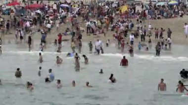 zaman atlamalı kalabalık Beach