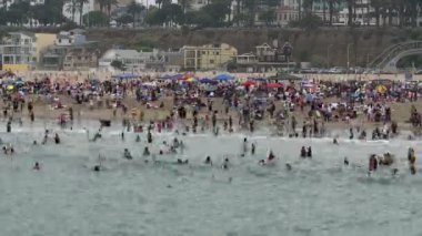 zaman atlamalı kalabalık Beach