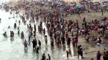 zaman atlamalı kalabalık Beach