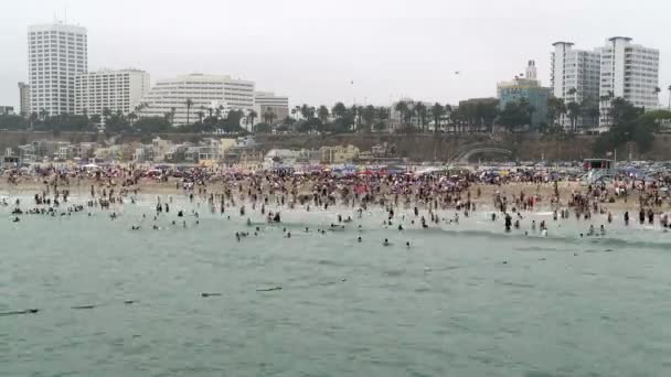 Časová prodleva přeplněné pláže — Stock video