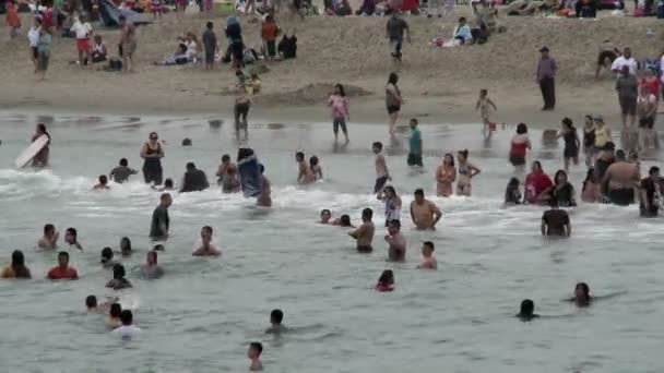 Lapso de tempo de praia lotada — Vídeo de Stock