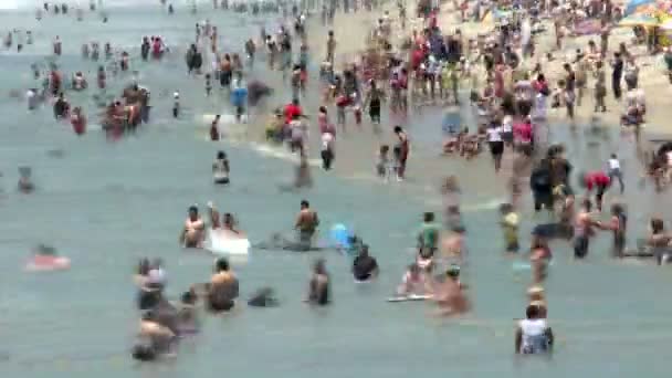 Time Lapse of Crowded Beach — Stock Video