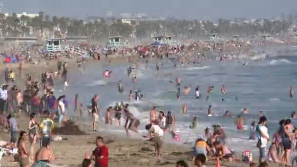 Plno beach.in santa monica - časová prodleva — Stock video