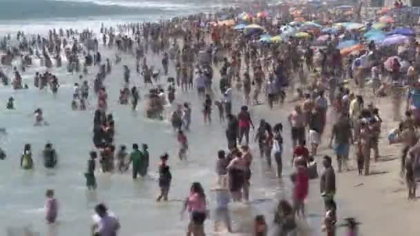 Crowded Beach.in Santa Monica - Time Lapse — Stock Video