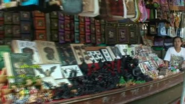 Tayland 'da yüzen pazar