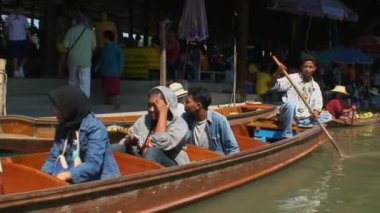 Tayland 'da yüzen pazar