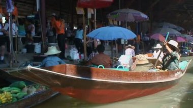 Tayland 'da yüzen pazar