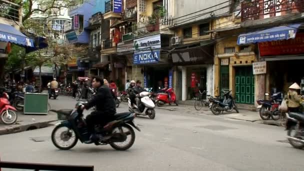 Tráfico callejero ocupado en Vietnam Asia — Vídeo de stock