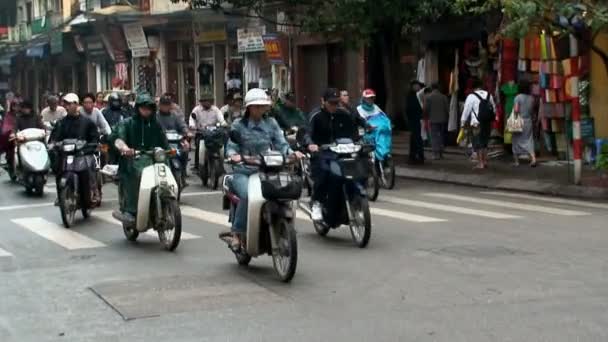 Tráfico callejero ocupado en Vietnam Asia — Vídeos de Stock