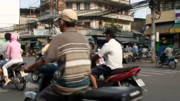 Tráfico callejero ocupado en Vietnam Asia — Vídeo de stock