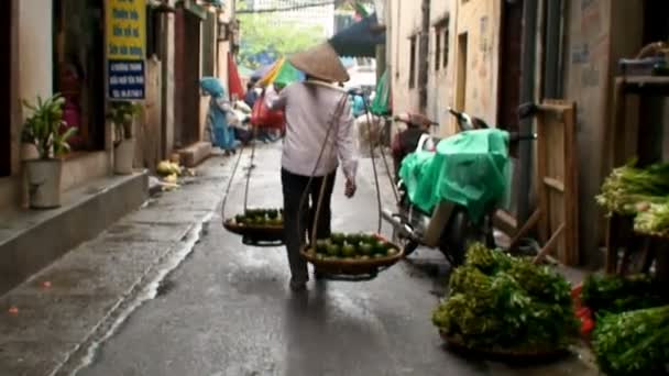 Pouliční prodavač ve Vietnamu — Stock video