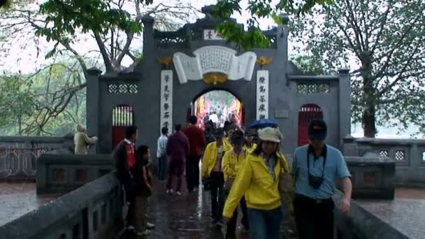 Tourists at Vietnam Temple — Stock Video