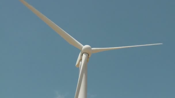 Strom aus Windrädern grüne Energie — Stockvideo