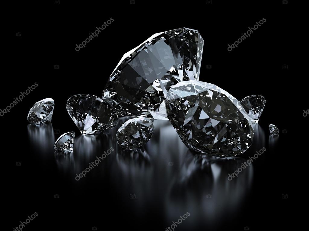 Hãy ngắm nhìn những viên kim cương sang trọng trên bộ trang sức hoàn hảo này. Sức quyến rũ và độc đáo của chúng chắc chắn sẽ khiến bạn say mê. 