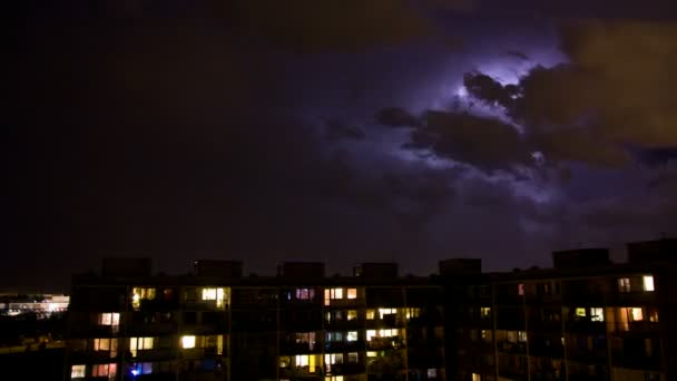 Fırtına gece şehirde — Stok video