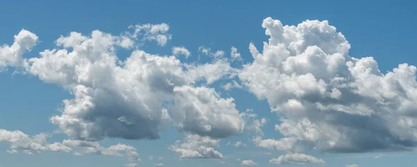 Cloudscape Pozadí Slunečný Den Modrým Nebem Kvalitní Fotografie — Stock fotografie