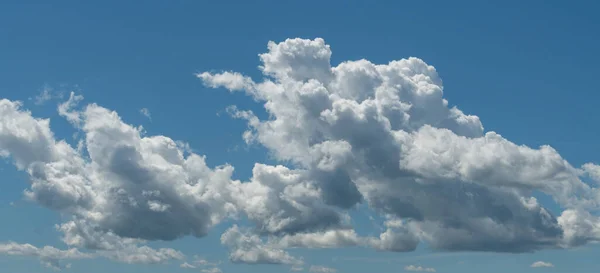 Wolkenhintergrund Sonnigem Tag Mit Blauem Himmel Hochwertiges Foto — Stockfoto