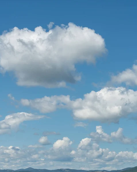 Cloudscape Achtergrond Zonnige Dag Met Blauwe Lucht Hoge Kwaliteit Foto — Stockfoto