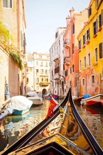 Voyage en gondole à Venise — Photo