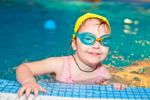 Child in a swimming pool — Stock Photo, Image
