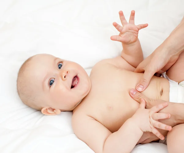 Babymassage — Stockfoto