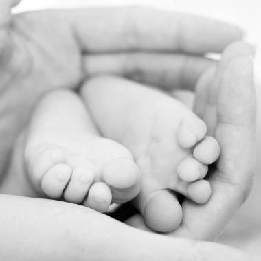 küçücük ayakları